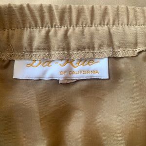 Vintage trumpet skirt. Brand name Da-Rue Of California. Size 6, color Khaki.